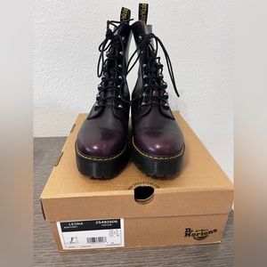 Dr Martens Leona Boots 🥾
